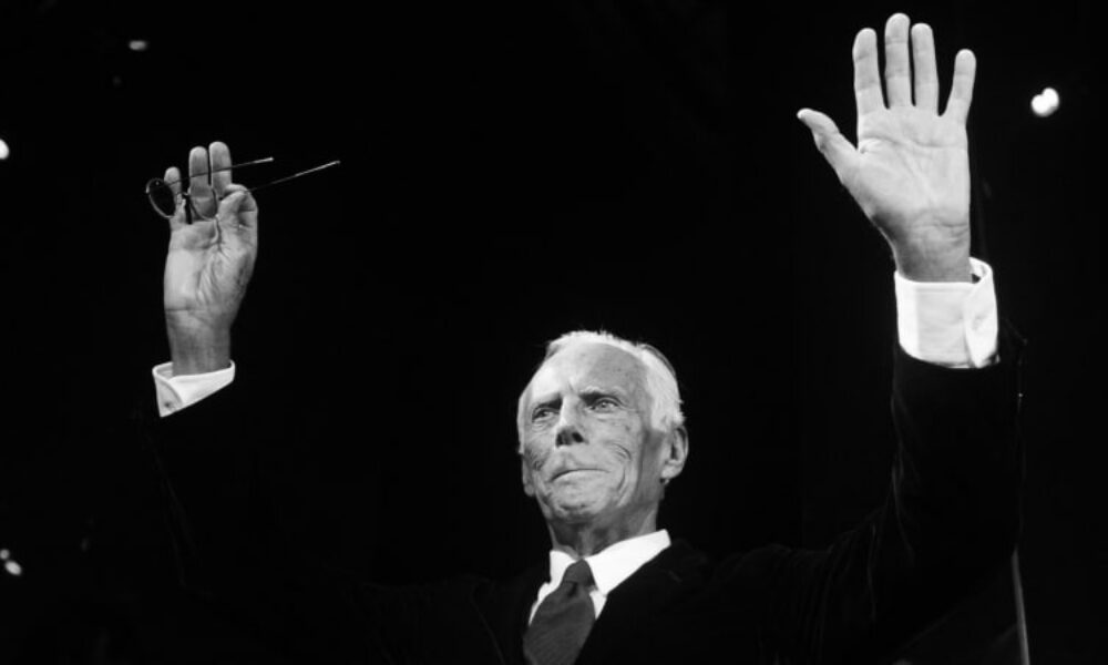 Zemřela módní ikona Giorgio Armani. Oblékal Lady Gagu i fotbalovou reprezentaci