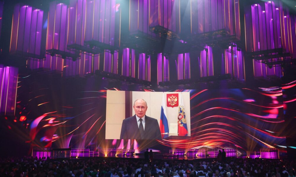 Rusi zorganizovali vlastnú Eurovíziu, prihovoril sa aj Putin