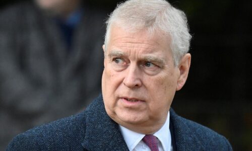 Princ Andrew oznámil, že sa vzdáva všetkých titulov a vyznamenaní. Súvisí to s jeho väzbami na Epsteina