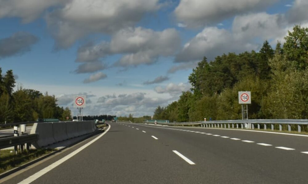 Na dálnici 150 km/h? Rychlost na D3 ovlivňuje několik faktorů. Ploužili jsme se i osmdesátkou