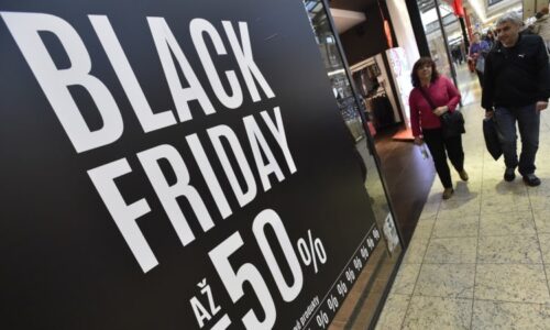 Velká sleva, nebo skryté zdražování? Téměř každý druhý obchod při Black Friday klame