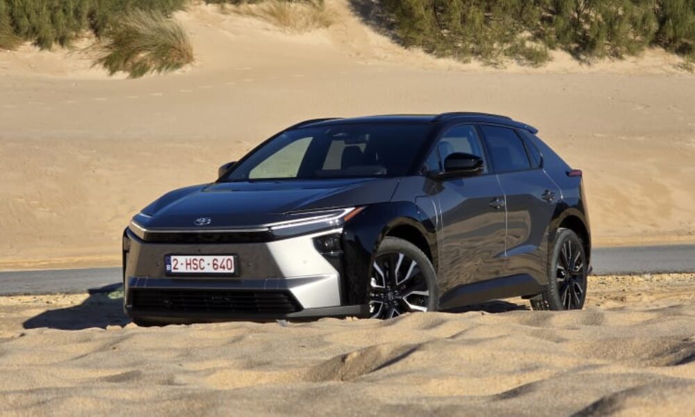 Toyota bZ4X se změnila k nepoznání: Nikoliv vzhledově, ale jízdně. Ostatním jde příkladem