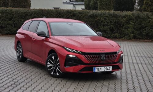 Peugeot 308 SW zůstává jedním z mála kombíků s naftou. Druhá karoserie je podpultová