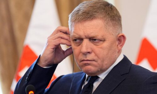 Fico požiada SEPS o stopnutie dodávok elektriny Ukrajine. Merzove slová o vyčerpaní Ruska ho „zamrazili“