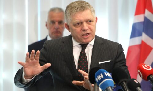 Fico podá na na prokurátora Šúreka trestné oznámenie, iniciovať chce i trestné stíhanie Makóa