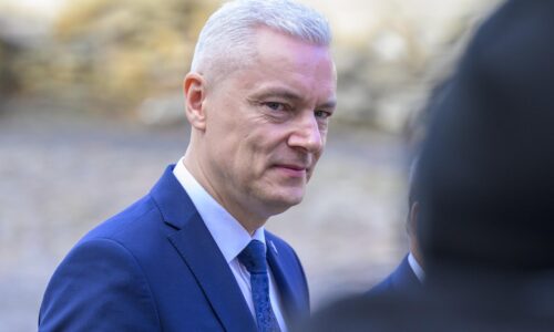 Rebel z Hlasu pripúšťa prestup k Ficovi. Nebude to však jednoduché, záchranné koleso chcú viacerí