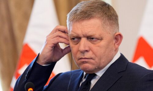 Fico rokoval so šéfom diplomacie Spojených arabských emirátov, poďakoval mu za pomoc Slovákom v regióne