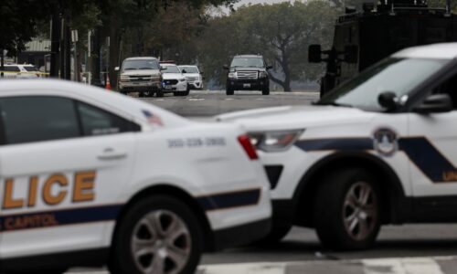 Polícia v USA kvôli hlásenej streľbe zasahuje v synagóge v Michigane, do budovy narazilo nákladné auto