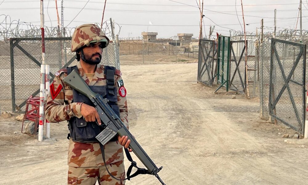 Pakistan zaútočil v noci na dnes na vojenské zariadenia afganského hnutia Taliban