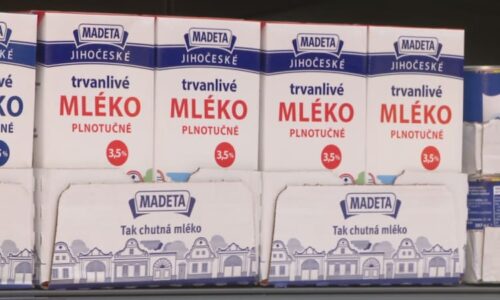 Jak skladovat mléko v lednici, aby dlouho vydrželo? Experti upozornili na základní chyby