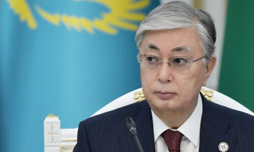 Kazachovia hlasujú v referende o novej ústave. Ruší hornú komoru parlamentu​ a môže Tokajeva udržať pri moci