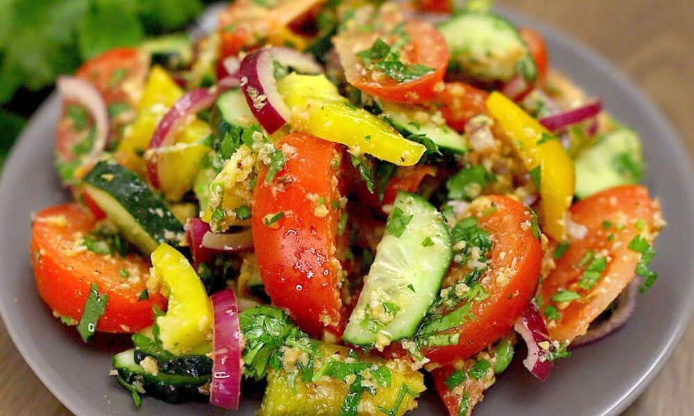 Sommersalat in 5 Minuten mit leckerem Dressing. Einfaches Rezept!