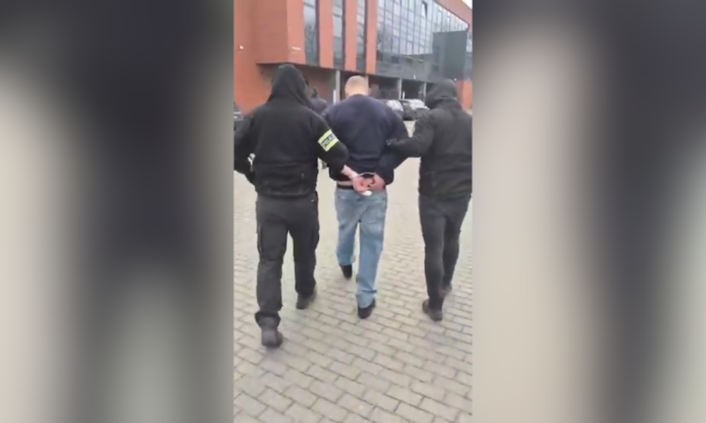 Policie zadržela podezřelého z vraždy v Michli. Muže dopadli v Polsku