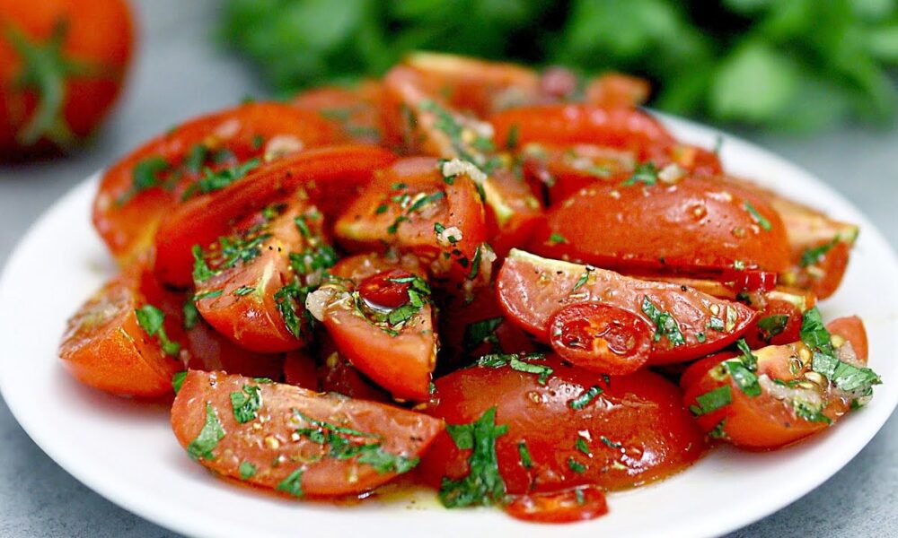 Eine sehr einfache Sommer-Tomaten-Vorspeise. Lecker und einfach!