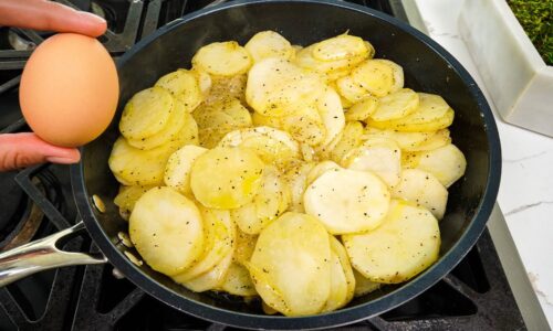 Traditionelles spanisches Omelett mit NUR 4 einfachen Zutaten!