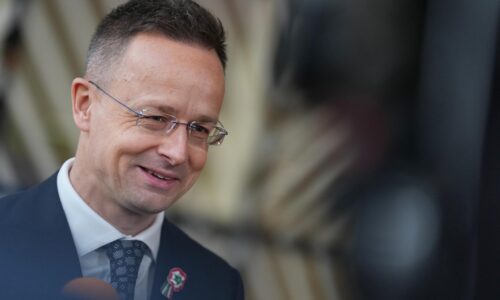 Maďarsko musí vysvetliť údajné kontakty Szijjártóa s Lavrovom, znie z Bruselu