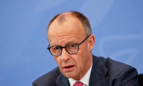 Nemecko zníži na dva mesiace daň na benzín a naftu, oznámil kancelár Merz