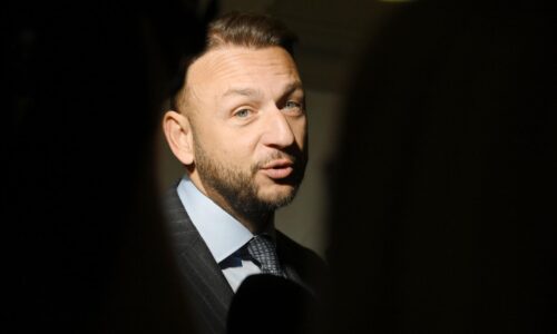 Poslanec SaS avizuje podanie návrhu na odvolanie Šutaja Eštoka z funkcie