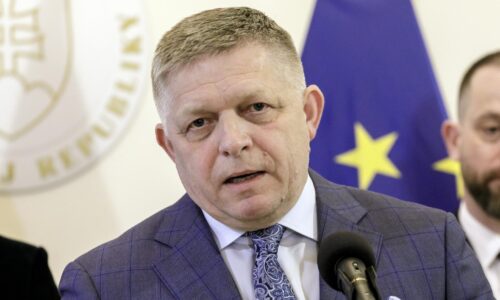 Hlas očakáva, že Fico zaradí na vládu návrh na zmrazenie platu ministrov