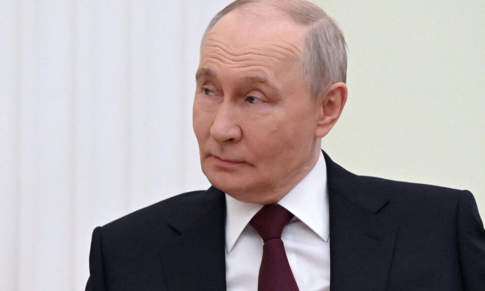 Kremeľ zvažuje zmiernenie obmedzení internetu pre obavy z poklesu podpory Putina, píše Bloomberg