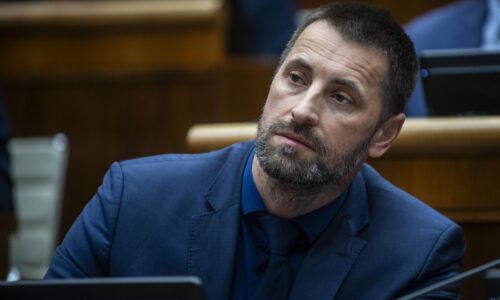 Figaro prežilo dve svetové vojny a komunizmus, ale nie Kamenického konsolidáciu, kritizuje SaS