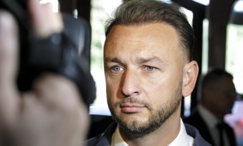 Šutaj Eštok predstavil konkrétne opatrenia na podporu ekonomiky. Pomôcť majú matkám a rodinám s deťmi