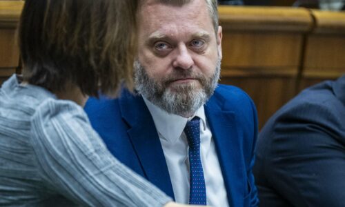 Výbor o spolupráci Maďarov s Ruskom nebol. Opozícia viní koalíciu zo zbabelosti a vlastizrady