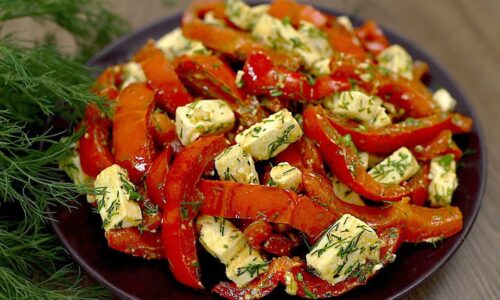 Geröstete Paprika mit Feta-Käse. Ein einfacher und leckerer Snack!