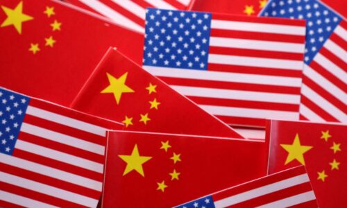 Biely dom obvinil Čínu z rozsiahlych krádeží amerických AI technológií. Peking to odmieta