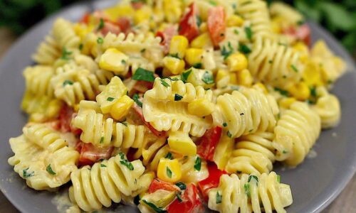 Cremige Pasta mit Gemüse. Schnelles und leckeres Rezept!