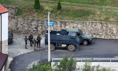 Kosovo odsúdilo troch srbských ozbrojencov, ktorí zaútočili na políciu. Súd ich uznal za vinných z terorizmu