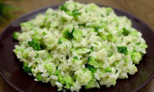 Cremiger Reis mit Brokkoli. Ein einfaches und köstliches Abendessen