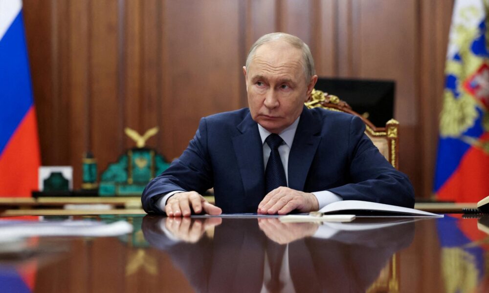 Putin žije v strachu, vládne z polovice tajnými dekrétmi, uvádza bývalý ruský oligarcha
