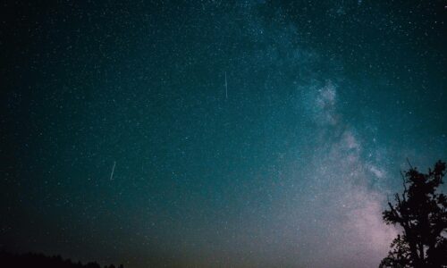 Meteorický roj Halleyho kométy dosiahne o pár hodín vrchol. Prinášame tip, ako ho uvidieť čo najlepšie