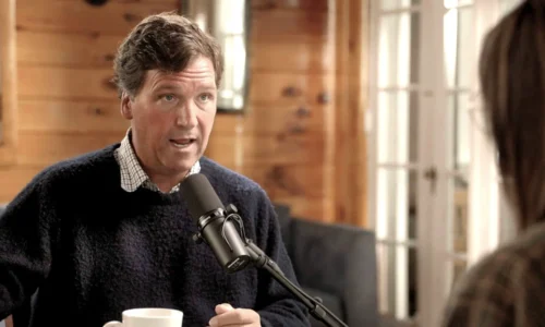 Carlson na ľavej strane: Neočakávaný rétorický obrat amerického konzervatívca