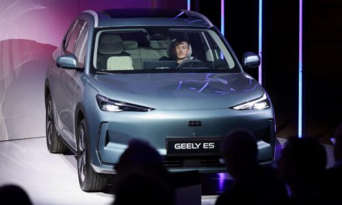Čínska automobilka Geely kúpila časť závodu Fordu v Španielsku, vyrábať tam chce jeden zo svojich modelov