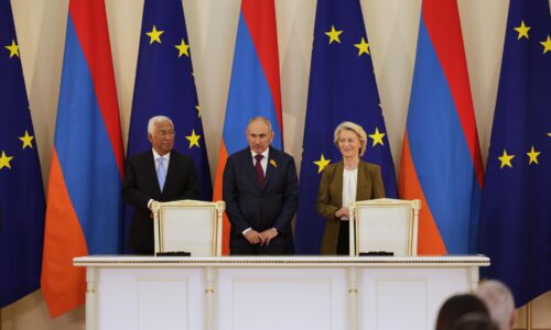 Arménsky premiér nepríde na oslavy do Moskvy, Rusko kritizuje zbližovanie so Západom