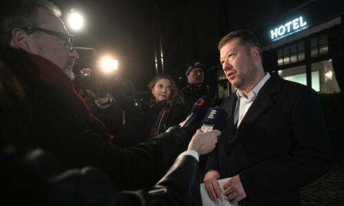 Okamura zklamal spojence: Přestaňte pěstovat zášť, zní z německé AfD kvůli kritice sjezdu