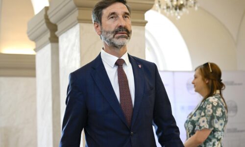 Blanár odmieta Dankove tvrdenia o klamstve. Smer od začiatku hovorí o podpore vstupu Ukrajiny do EÚ, tvrdí