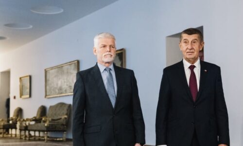 Babiš jde za Pavlem na Hrad: Budou jednat o summitu NATO, Macinka účast prezidenta odmítá