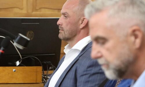 Kauza Očistec na súde: Tajné schôdzky na 6. poschodí? Expolicajti svedčia voči Gašparovi a Bödörovi