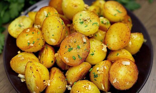 So gelingt perfekte Knoblauchbutter Kartoffeln!