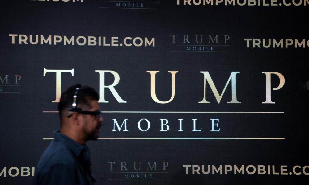 Trumpov mobil zákazníci dostanú, sľubujú prezidentovi synovia po mesiacoch špekulácií o podvode