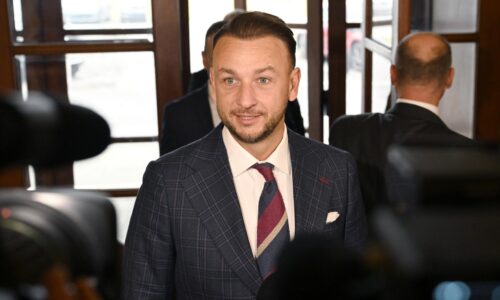 Vláda rokuje so Slovnaftom, aby znížil ceny palív, vyhlásil Šutaj Eštok. V rámci V4 Slováci tankujú najdrahšie