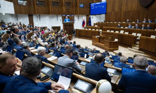 Parlament čaká pred letom maratón. Riadiť sa bude novým rokovacím poriadkom, témou bude aj voľba zo zahraničia