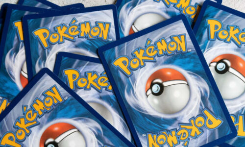 Zloději Pokémon kartiček páčili v Brně automat. Bezpečnostní kamera zachytila zásah strážníků