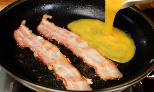 Bacon with eggs! your kids will be asking for this for breakfast EVERYDAY!