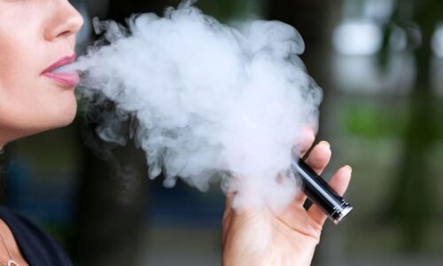 Konec sladkých e-cigaret: Utrum mají Bubble gum či cheesecake. Kvůli dětem