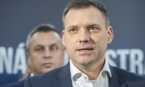 Poslanci neboli uznášaniaschopní pri pokuse začať odvolávanie Tarabu