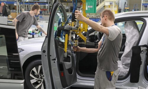 Drahé energie môžu v EÚ ohroziť až 1,3 milióna pracovných miest. Najviac utrpí automobilový priemysel